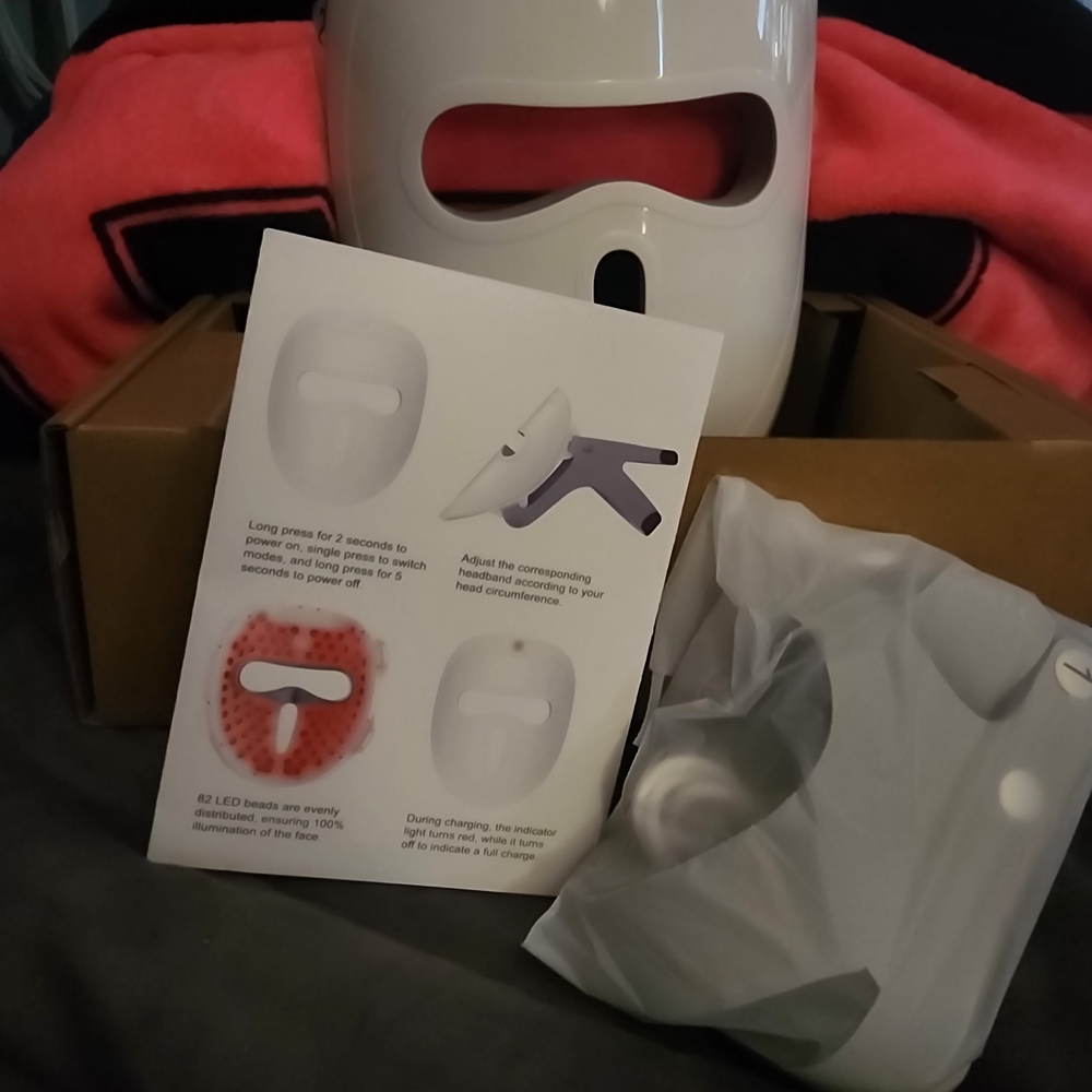 7 In 1 Cordless Light Mask - Picture 3 of 8